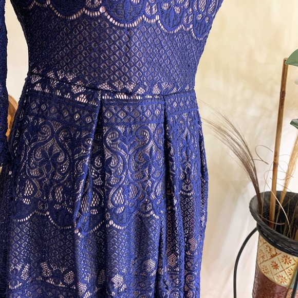 B. Darlin Juniors Lace Overlay Sleeve Party dress - Picture 5 of 8